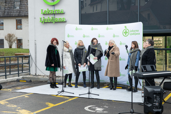 Alenka Godec in pevski zbor Lekarne Ljubljana