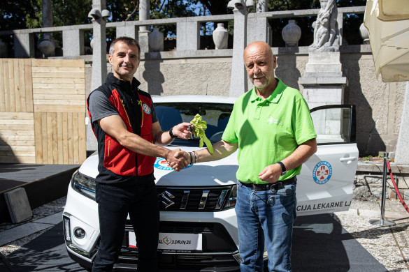Predaja donacije Gorski reševalni zvezi Slovenije Predaja donacije Gorski reševalni zvezi Slovenije