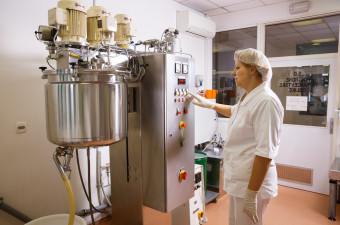 Sodobni Galenski laboratorij Lekarne Ljubljana že 20 let Sodobni Galenski laboratorij Lekarne Ljubljana že 20 let