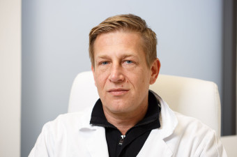 Intervju: dr. Matevž Gorenšek, dr. med., specialist ortopedske kirurgije Intervju: dr. Matevž Gorenšek, dr. med., specialist ortopedske kirurgije