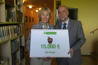 Lekarna Ljubljana hiši hospica predala donacijo v višini 15.000 evrov Lekarna Ljubljana hiši hospica predala donacijo v višini 15.000 evrov