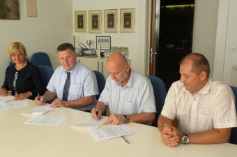 Lekarna Ljubljana podpisala pogodbo o opravljanju lekarniške dejavnosti v občini Cerknica Lekarna Ljubljana podpisala pogodbo o opravljanju lekarniške dejavnosti v občini Cerknica