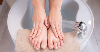 Celovita nega rok, komolcev  in nog